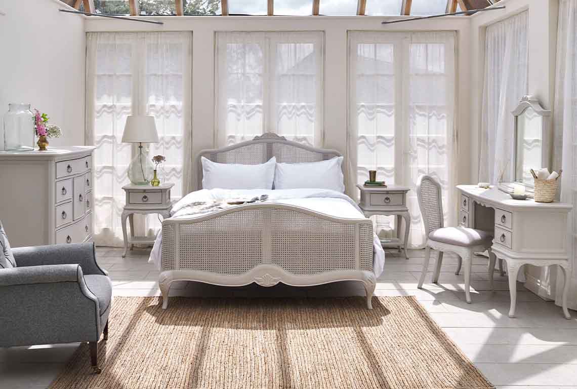Etienne 5' Rattan Bed