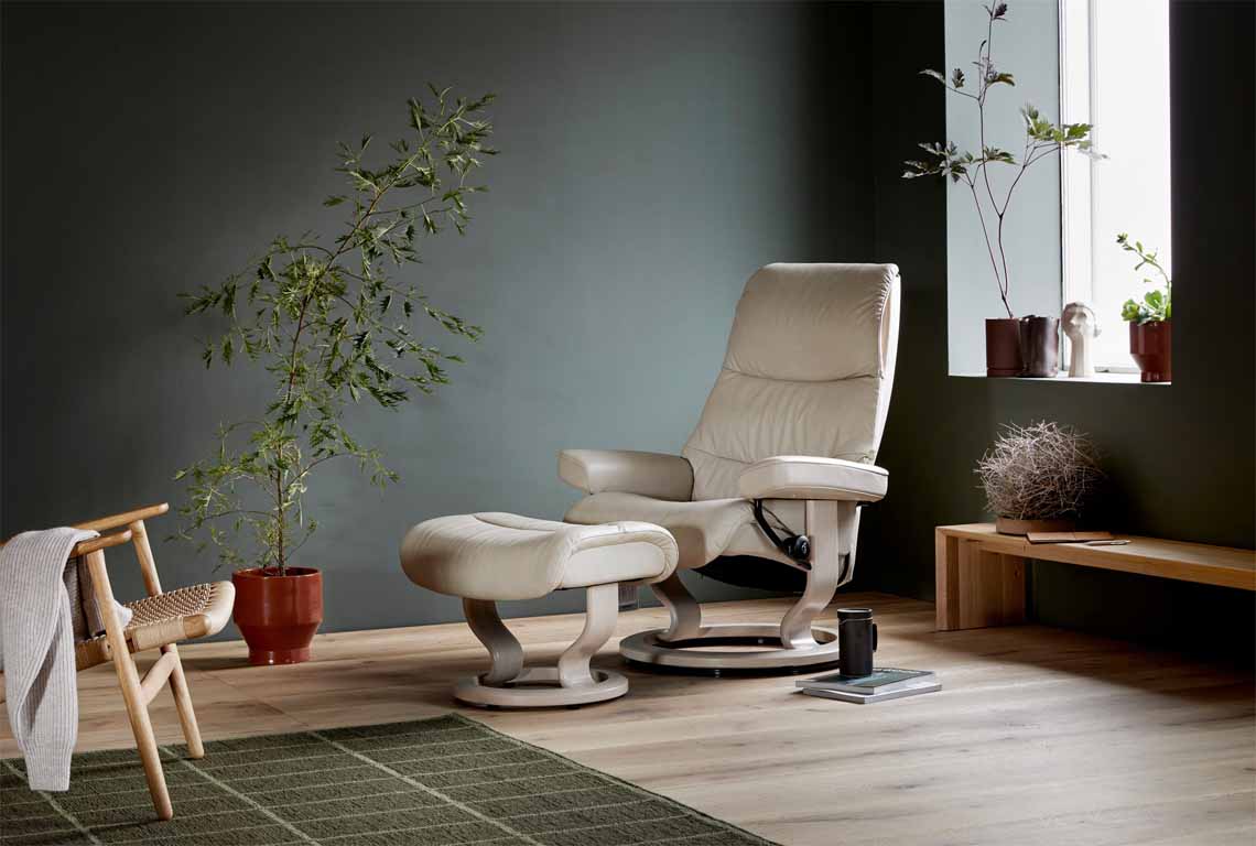 Ekornes Stressless® View Small Classic Chair & Stool